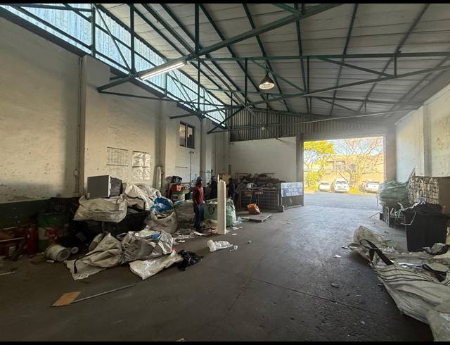 703M² WAREHOUSE TO LET IN STIKLAND